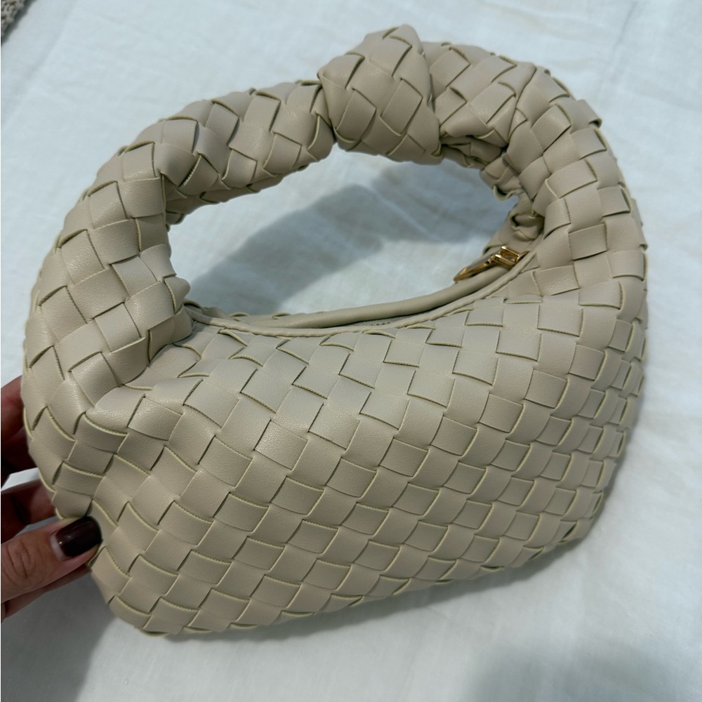 Urban Expressions Cream Shoulder Bag